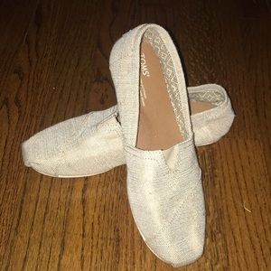 Super cute gold toned toms!